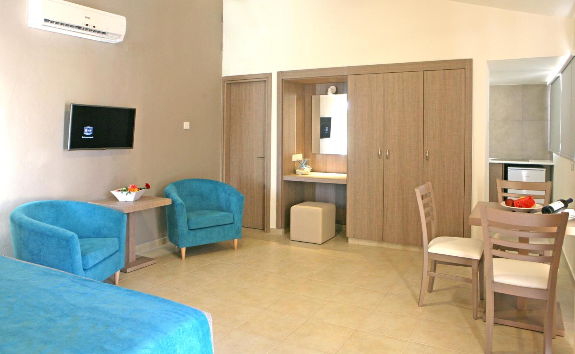 Makronisos Village Апарт-отель 3*