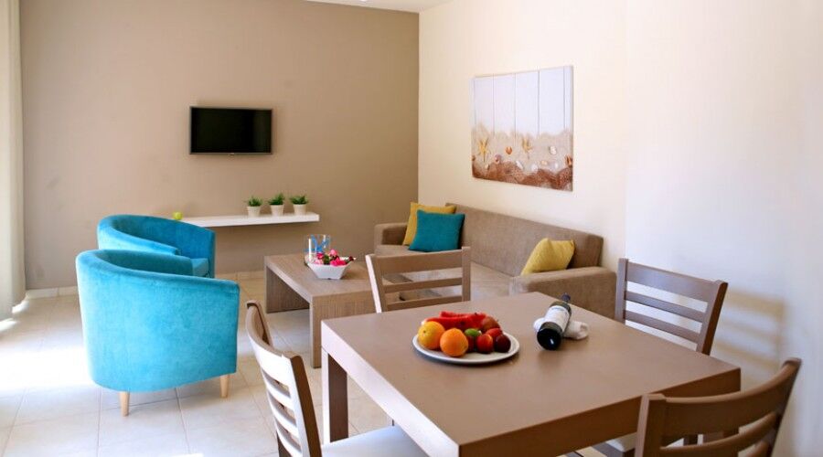 Makronisos Village Апарт-отель 3*